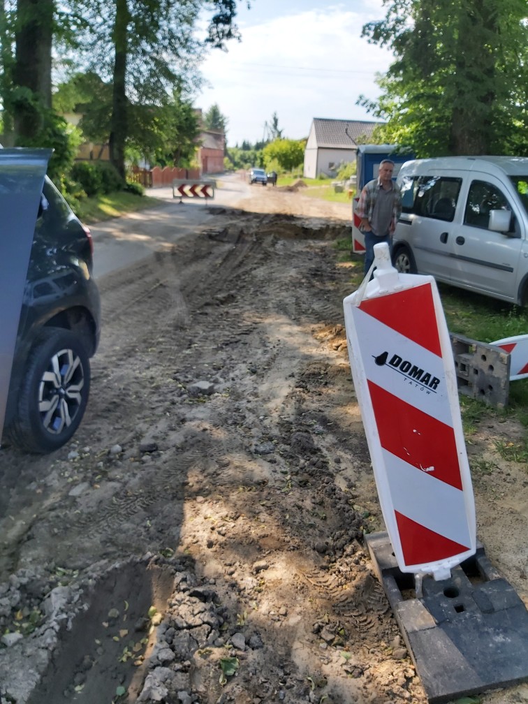 zdjęcia z rozpoczętej realizacji zadania Przebudowa drogi powiatowej nr 3542Z Karnieszewice