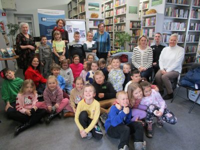 Spotkania autorskie z pisarką Renatą Piątkowską w bibliotekach gminnych na terenie powiatu koszalińskiego