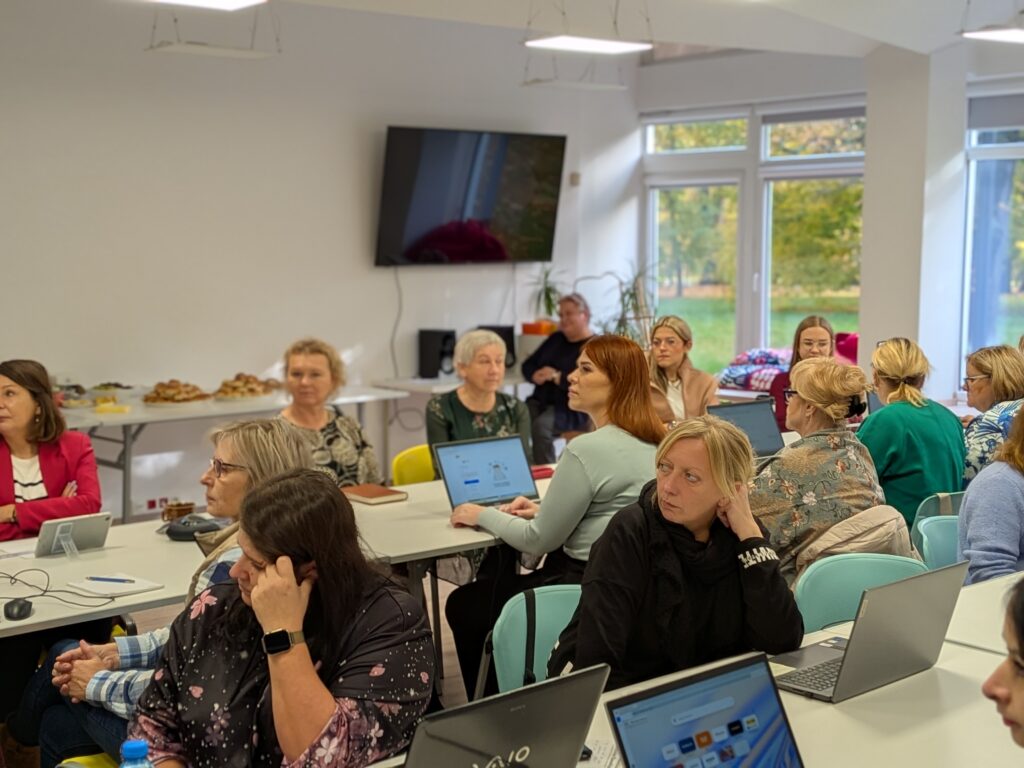 zdjęcia z warsztatów dla bibliotekarzy w KBP w Koszalinie 29.10.2025