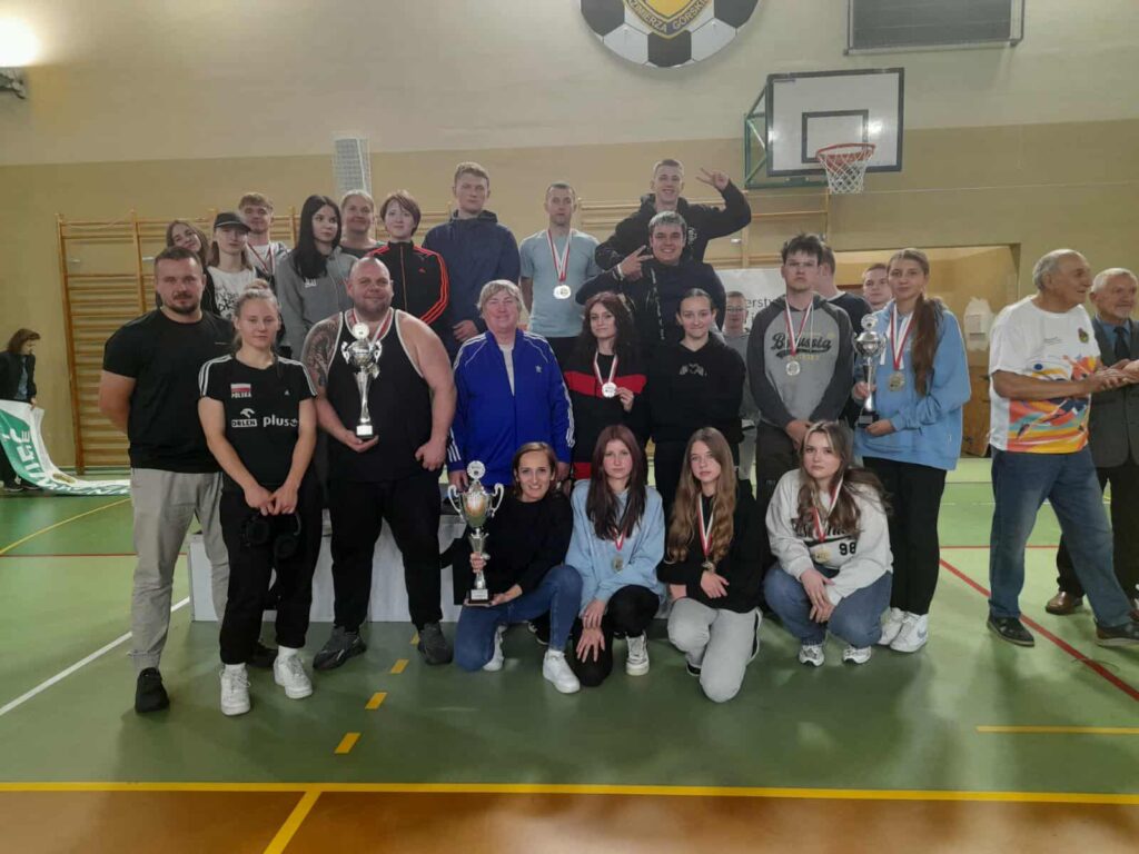 drużyna reprezentująca Powiat Koszaliński w zawodach w Resku 4.10.2025