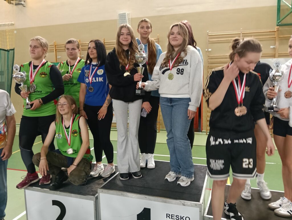 Złote medalistki w trójkach koszykarskich Martyna Łozińska zawodniczka I LO Dubois Starosta Gabriela Shulzhenko Katarzyna