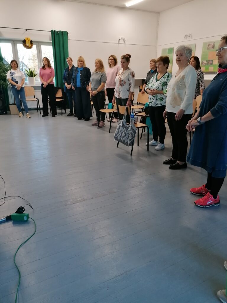 Zdjęcie uczestniczek warsztatów doskonalenia technik chóralnych Stowarzyszenie Kanon z Cewlina